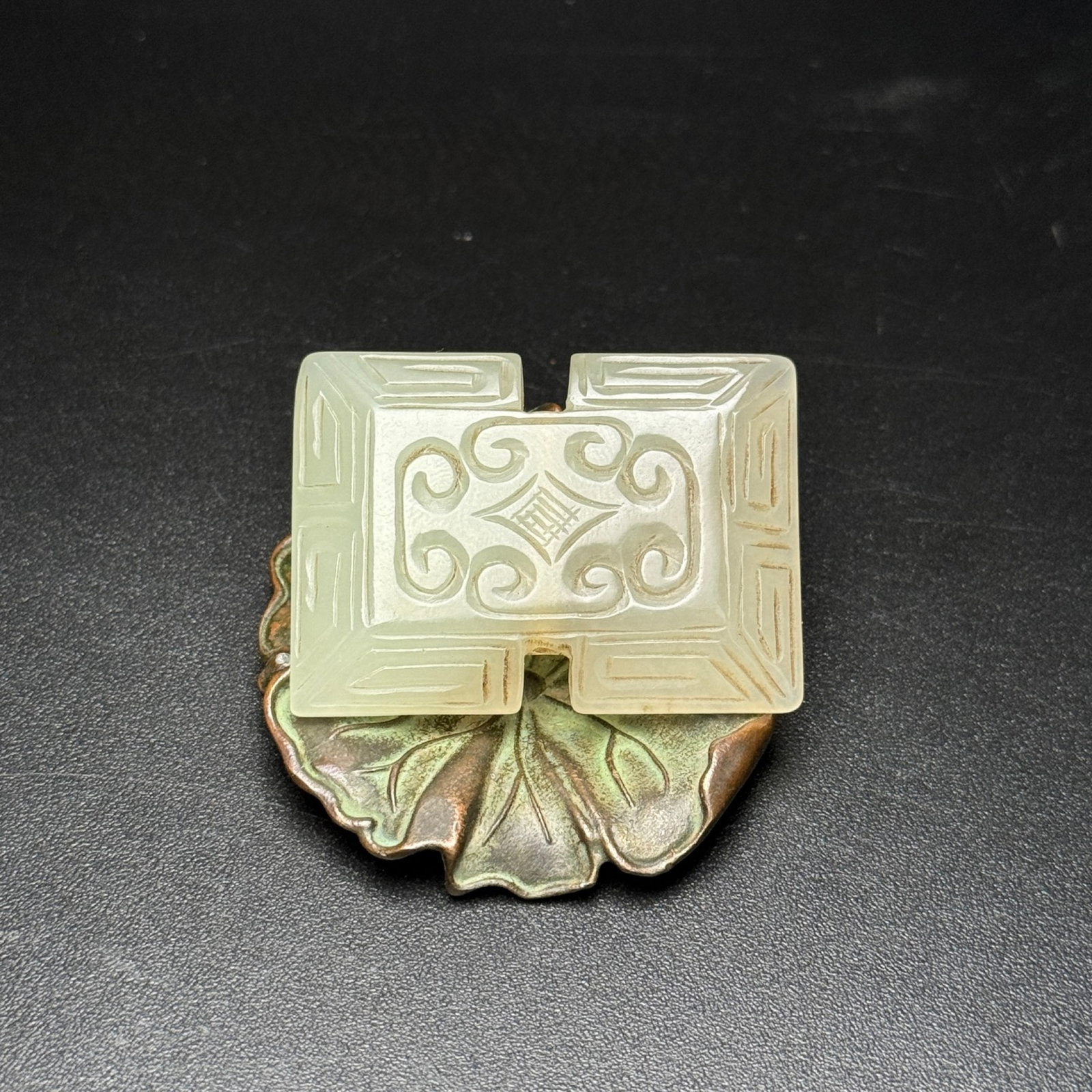 An Exquisite White Jade Pendant: An Exquisite White Jade Pendant,Qing Dynasty, China,Size:1.8inx1.3inx0.3in,Weight:25g 白玉挂件,中国清代