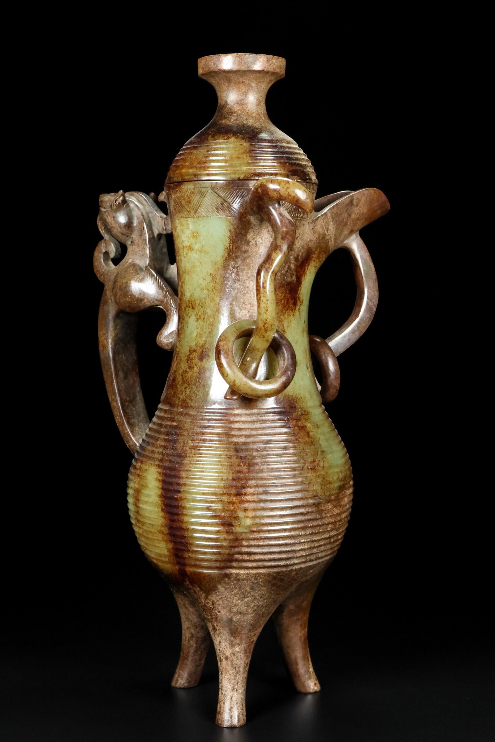 An Exquisite White Jade Tripod Pot: An Exquisite White Jade Tripod Pot,Qing Dynasty,China,Size:12.2inx6.7inx5.5in,Weight:1568g 白玉三足壶,中国清代