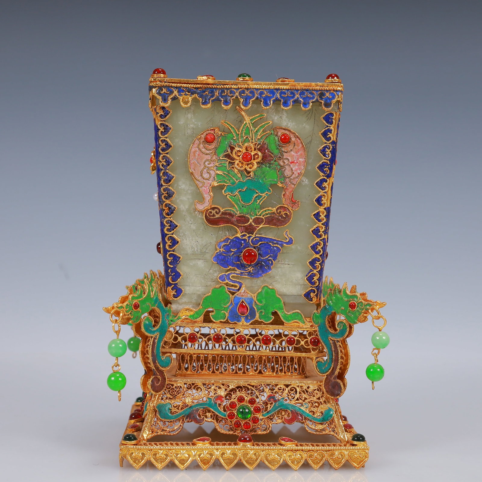 An Exquisite Filigree and Gilding Inlaid White Jade Hornwort Pattern Vase,Inlaid Gems: An Exquisite Filigree and Gilding Inlaid White Jade Hornwort Pattern Vase,Inlaid Gems,Qing Dynasty, China,Qianlong Four-Character Mark,Size:4.3inx6.7in,Weight:750g 花丝鎏金
