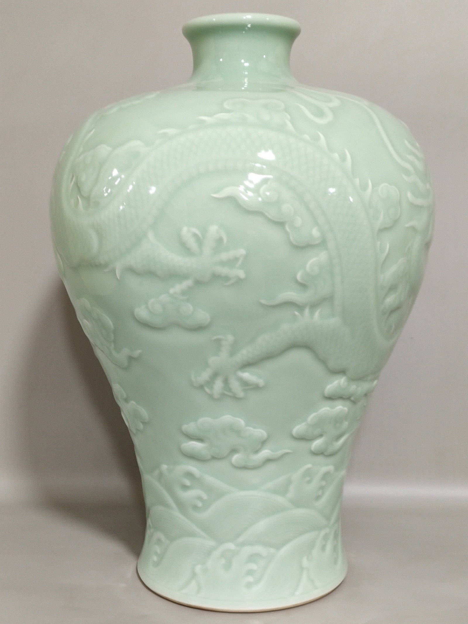A Rare Celadon Glazed Auspicious Cloud and Dragon Pattern Vase - 2