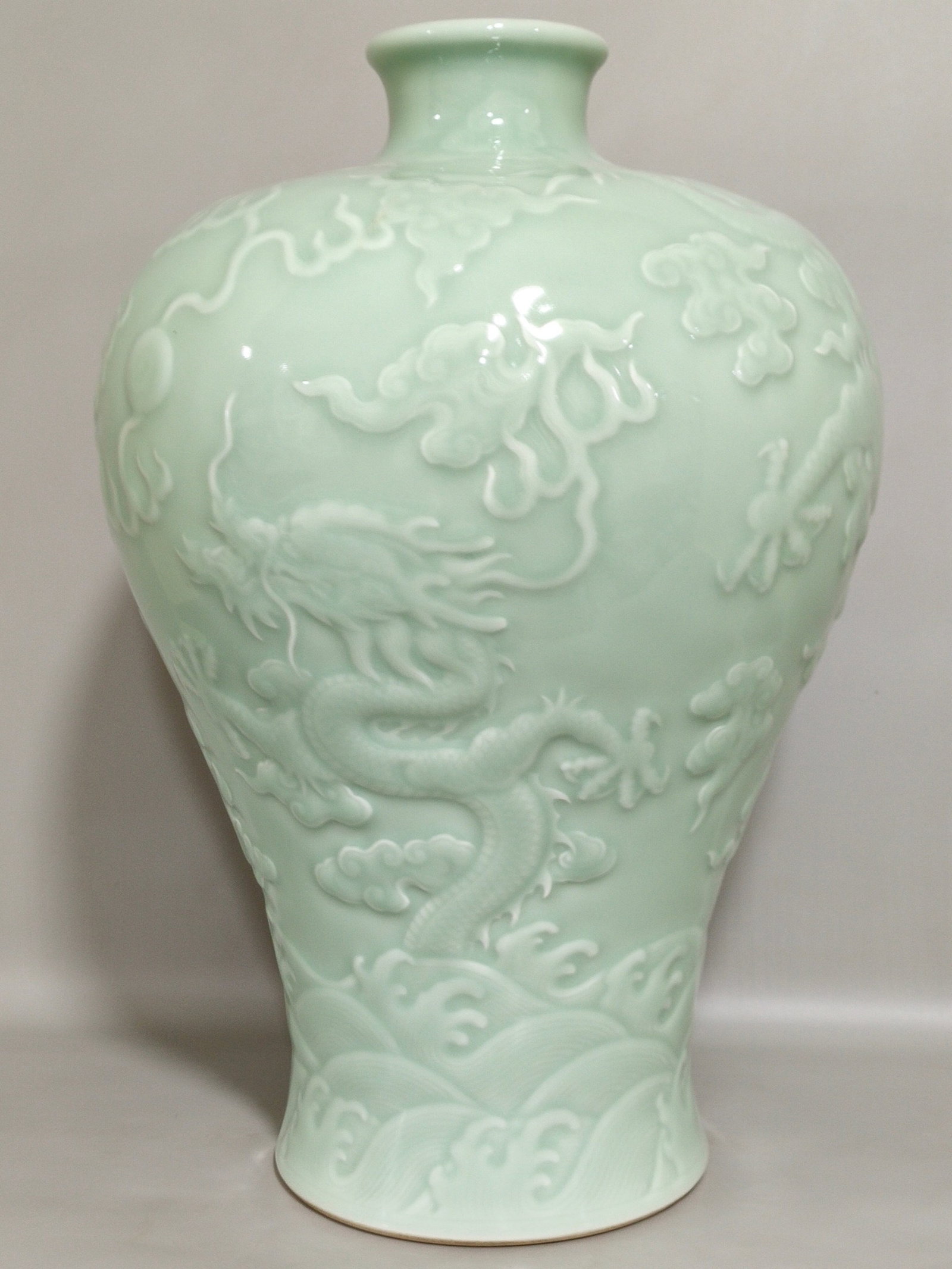 A Rare Celadon Glazed Auspicious Cloud and Dragon Pattern Vase - 3