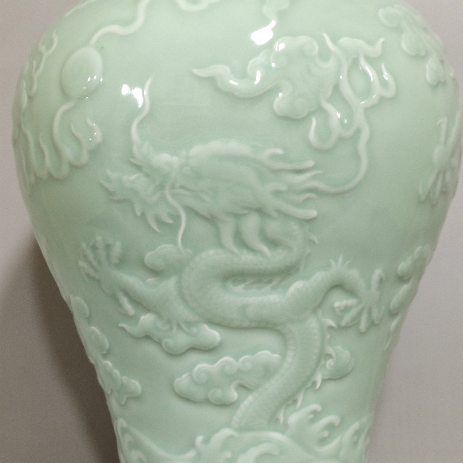 A Rare Celadon Glazed Auspicious Cloud and Dragon Pattern Vase - 5