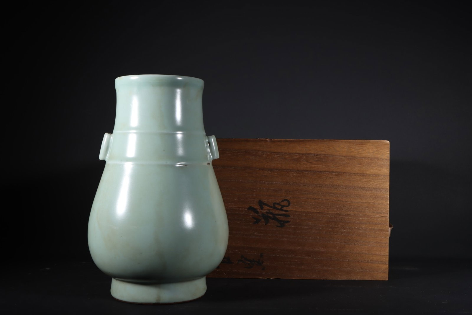 An Exquisite Guan yao Celadon Glazed Double-Ears Vase: An Exquisite Guan yao Celadon Glazed Double-Ears Vase,Song Dynasty,China,Size:10.6inx7.1in 官窑粉青釉双耳瓶,中国宋代