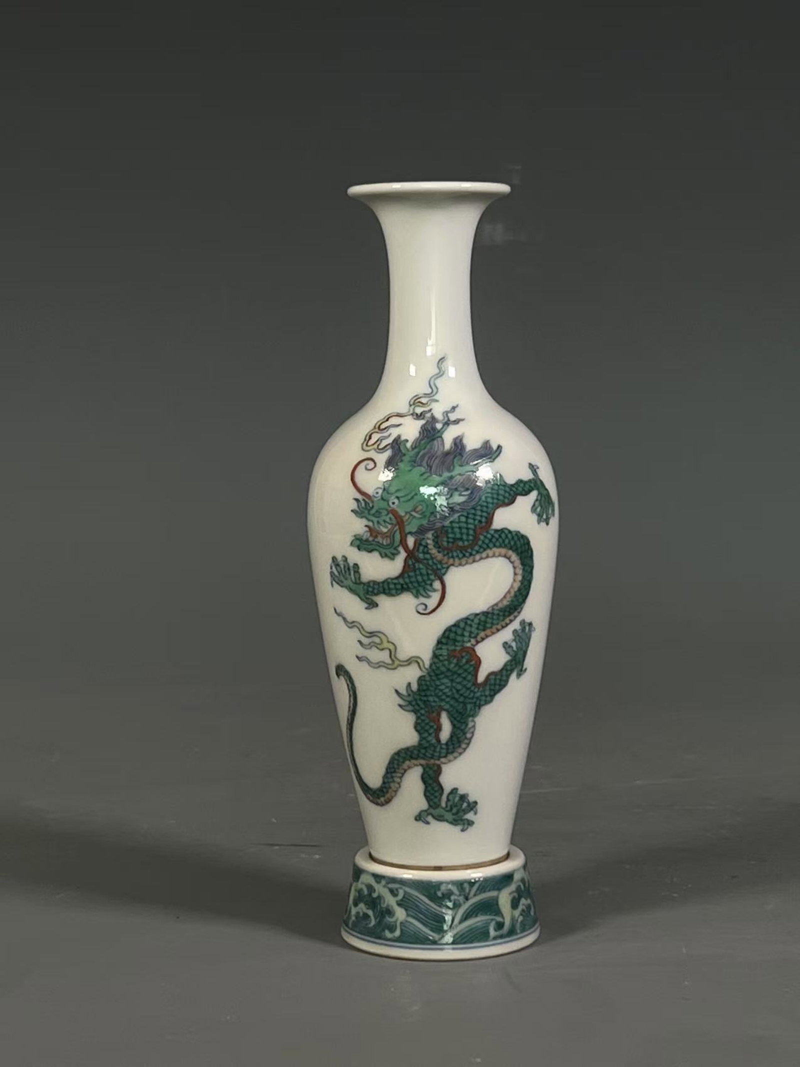 An Exquisite Biscuit Dragon Pattern Vase: An Exquisite Biscuit Dragon Pattern Vase,Qing Dynasty,China,Kangxi Six-character Mark,Size:6.7inx1.7in 素三彩龙纹瓶,中国清代,康熙