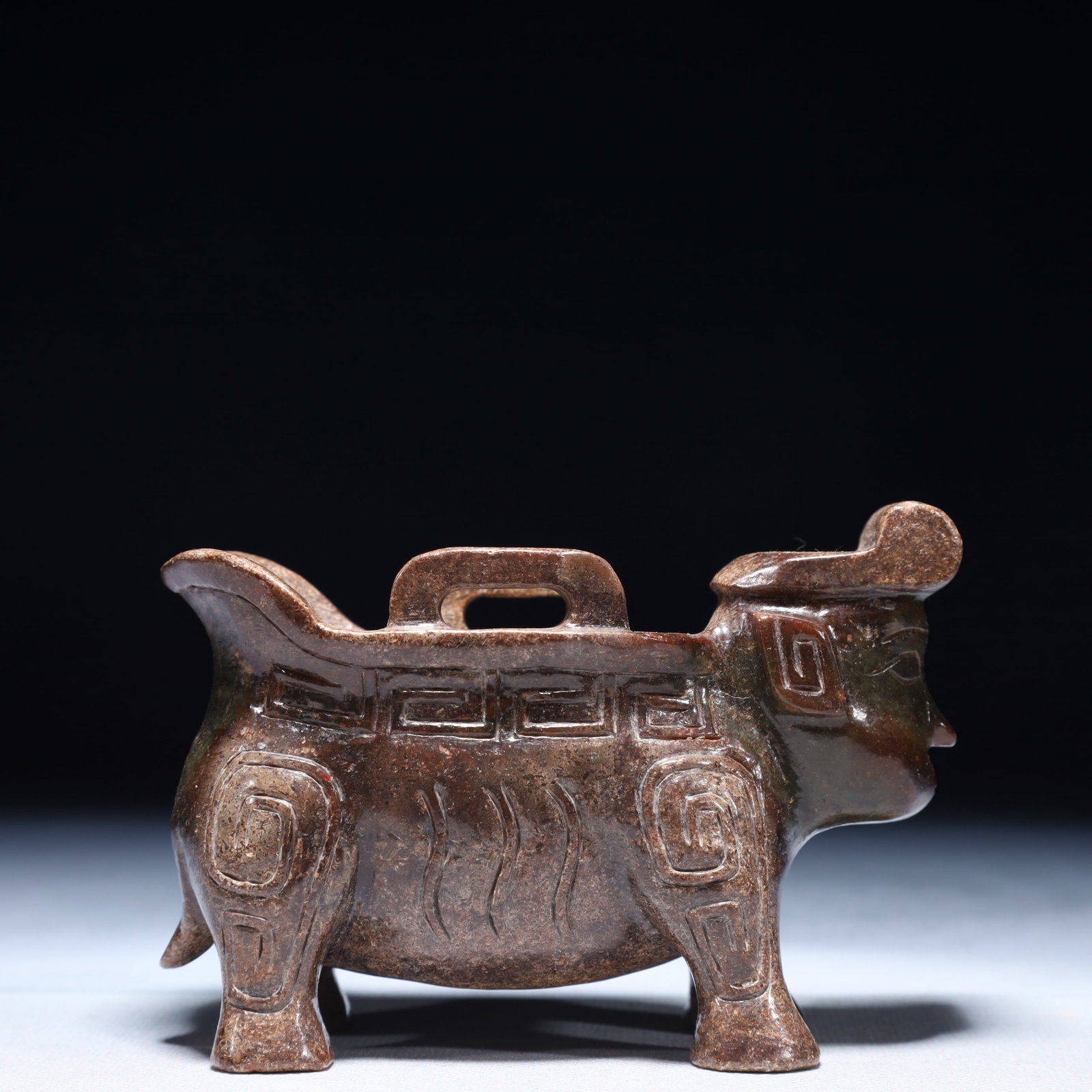 An Archaic Archaic Jade Figure Goblet: An Archaic Archaic Jade Figure Goblet,Ancient Time,China,Size:4.3inx2.2inx2.6in,Weight:450g 高古玉人物爵杯,中国远古时期