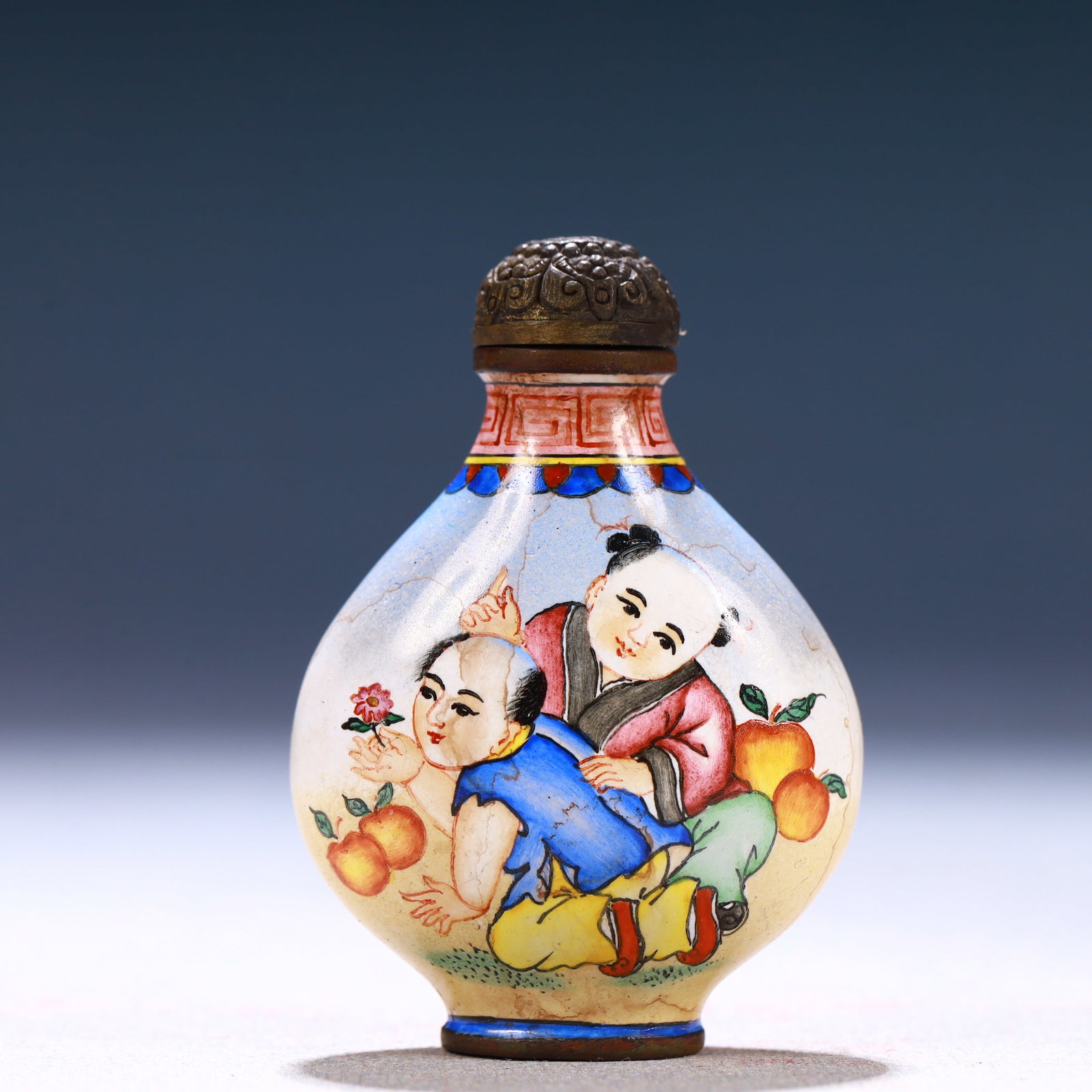 An Exquisite Painted Enamel Figure Pattern Snuff Bottle: An Exquisite Painted Enamel Figure Pattern Snuff Bottle,Qing Dynasty, China,Qianlong Four-character Mark,Size:1.4inx0.6inx2.8in,Weight:39g 画珐琅人物纹鼻Ġ