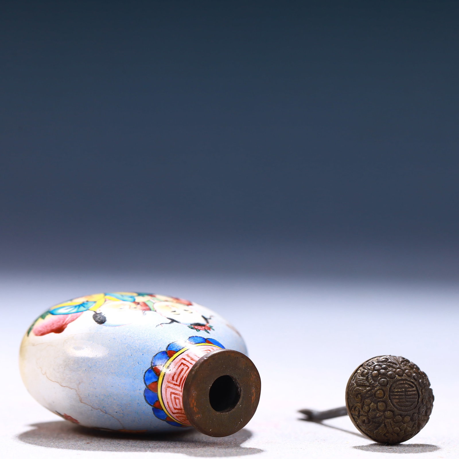 An Exquisite Painted Enamel Figure Pattern Snuff Bottle - 5