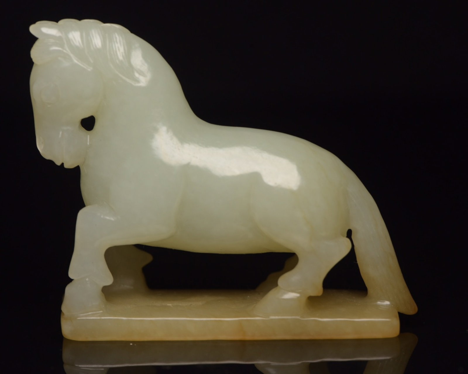 An Exquisite White Jade Horse Ornament: An Exquisite White Jade Horse Ornament,Qing Dynasty,China,Size:2.8inx2.1inx0.8in,Weight:76g 白玉骏马摆件,中国清代