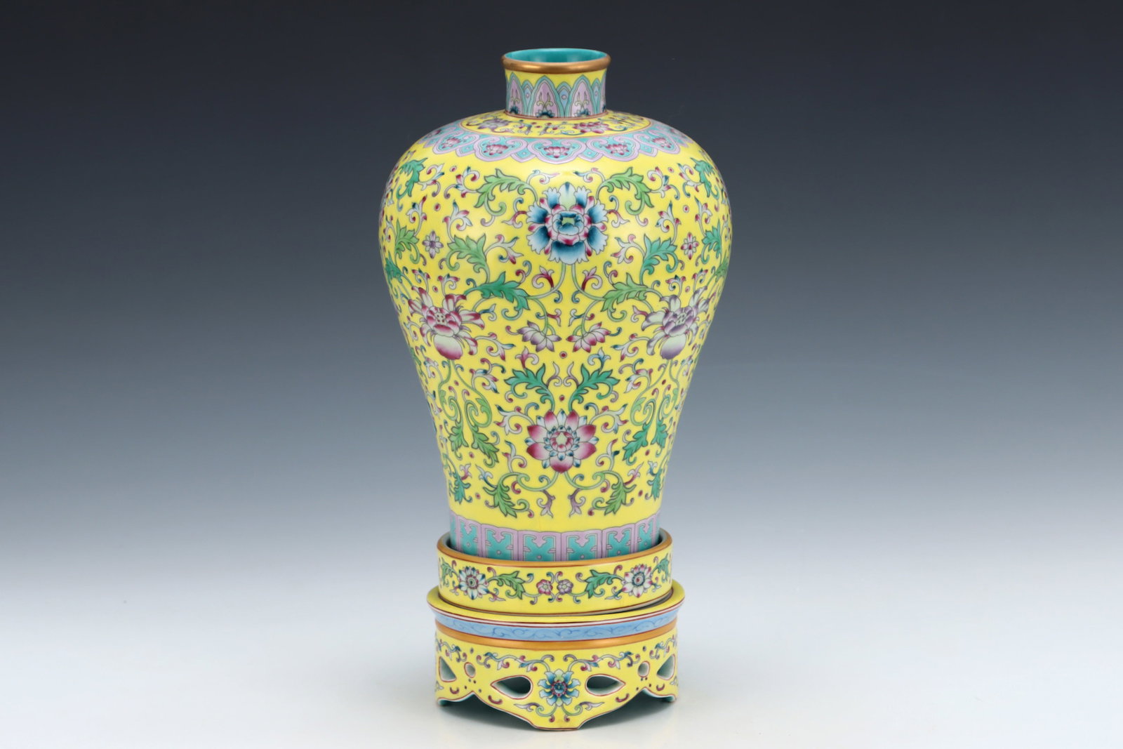 A Rare Enamel Lotus Pattern Vase - 4