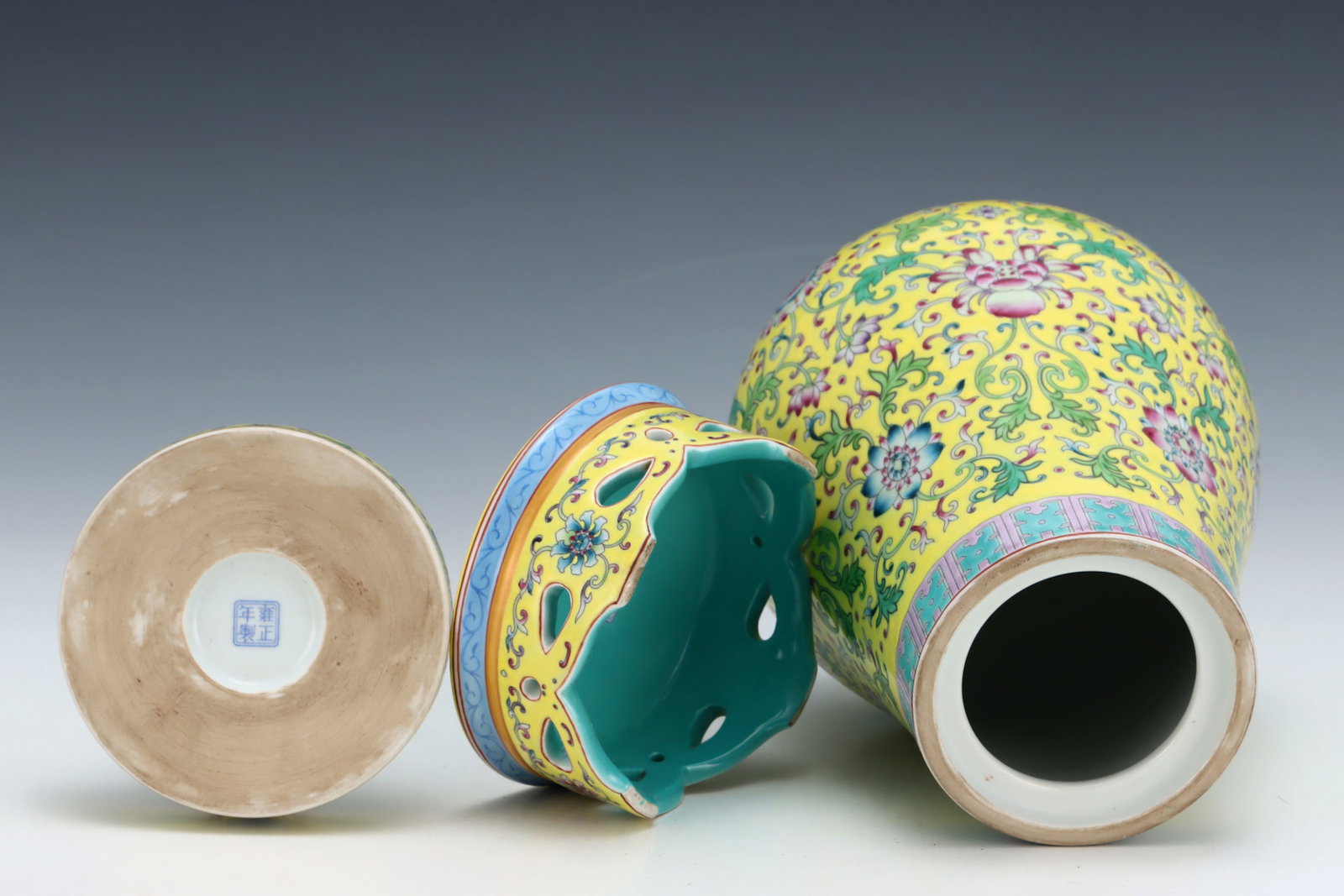 A Rare Enamel Lotus Pattern Vase - 7