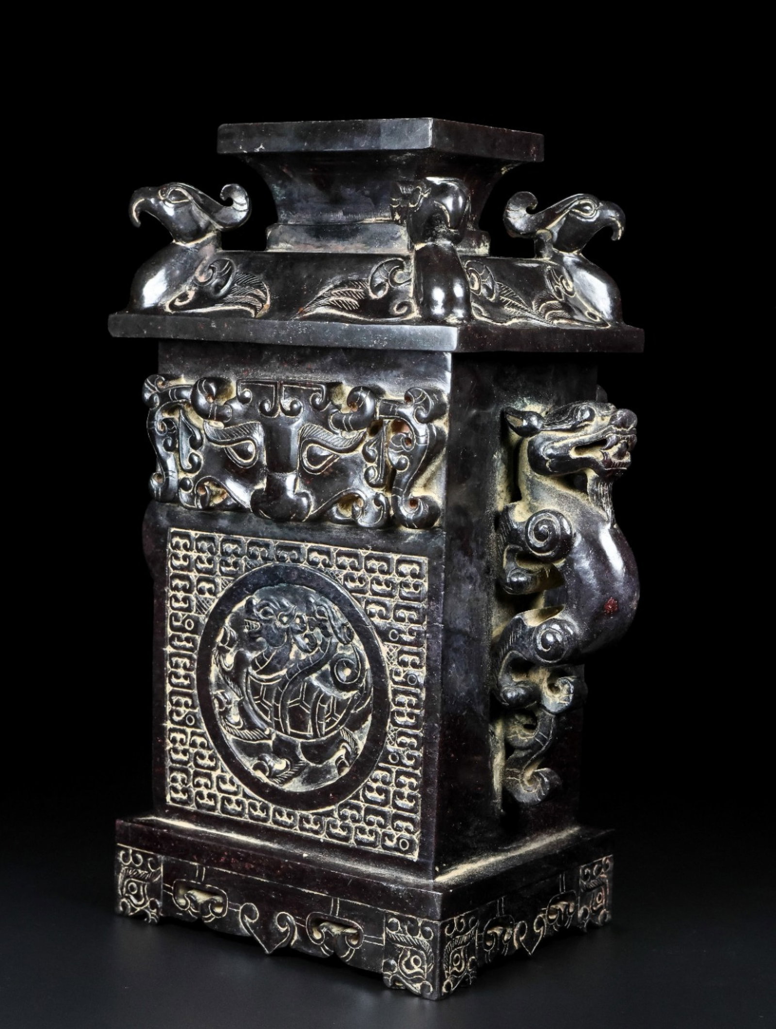 An Exquisite Archaic Jade Dragon Pattern Dragon-Ears Box - 4