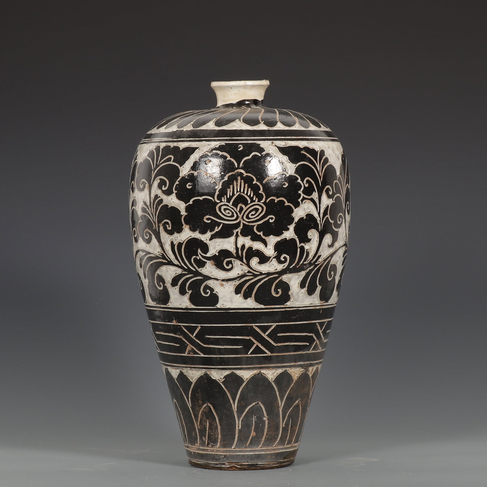 A Rare Cizhou yao Peony Pattern Vase: A Rare Cizhou yao Peony Pattern Vase,Song Dynasty,China,Size:15inx8.1in 磁州窑牡丹纹瓶,中国宋代