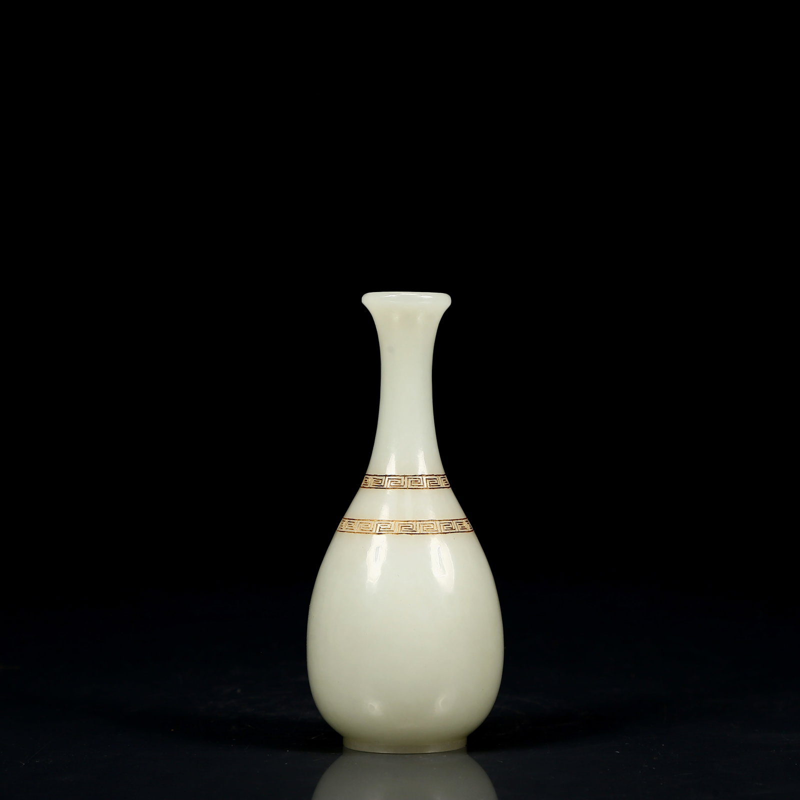 An Exquisite White Jade Vase - 4