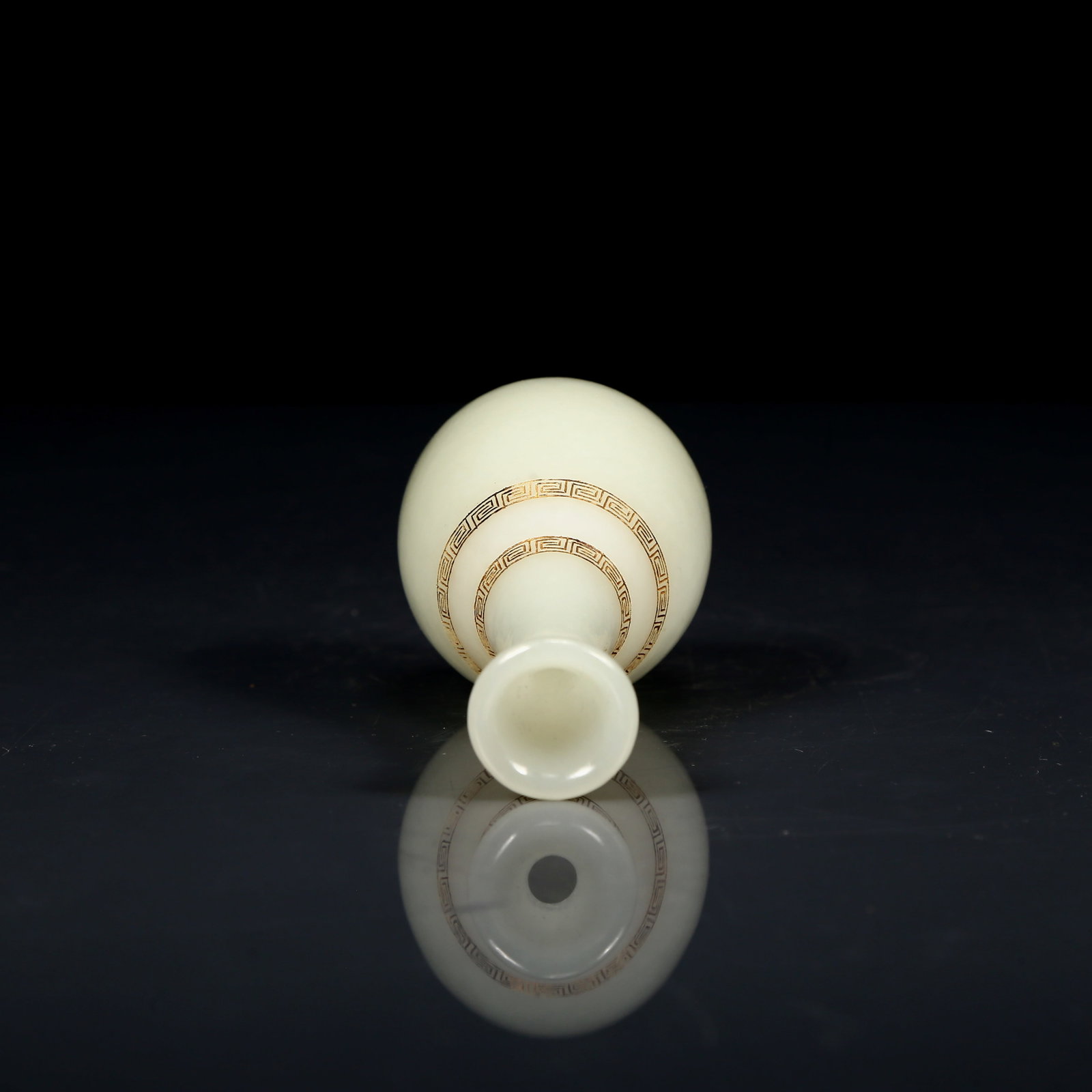 An Exquisite White Jade Vase - 5