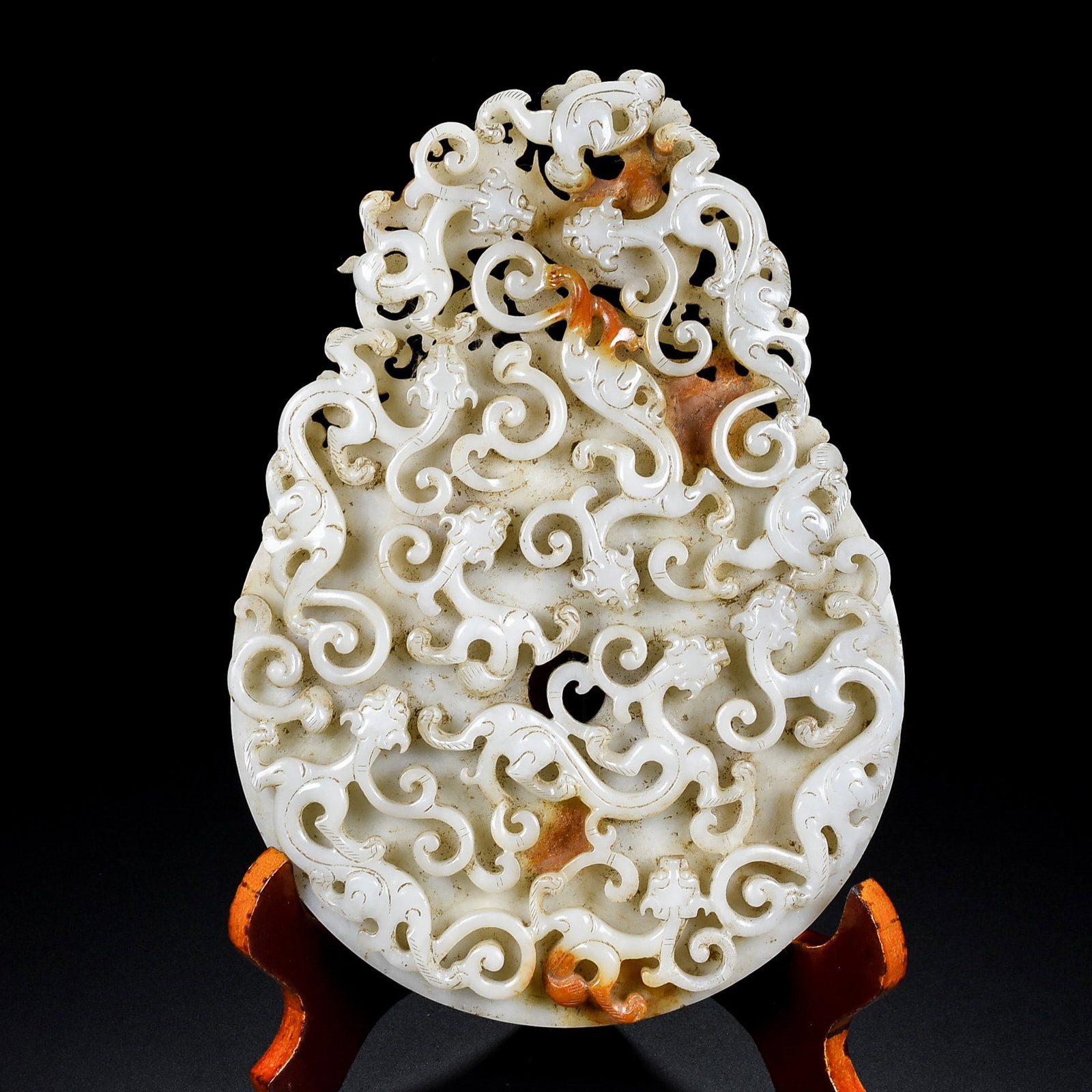 An Exquisite White Jade Dragon Ornament: An Exquisite White Jade Dragon Ornament,Qing Dynasty,China,Size:6.3inx0.8inx9.1in,Weight:611g 白玉龙摆件,中国清代