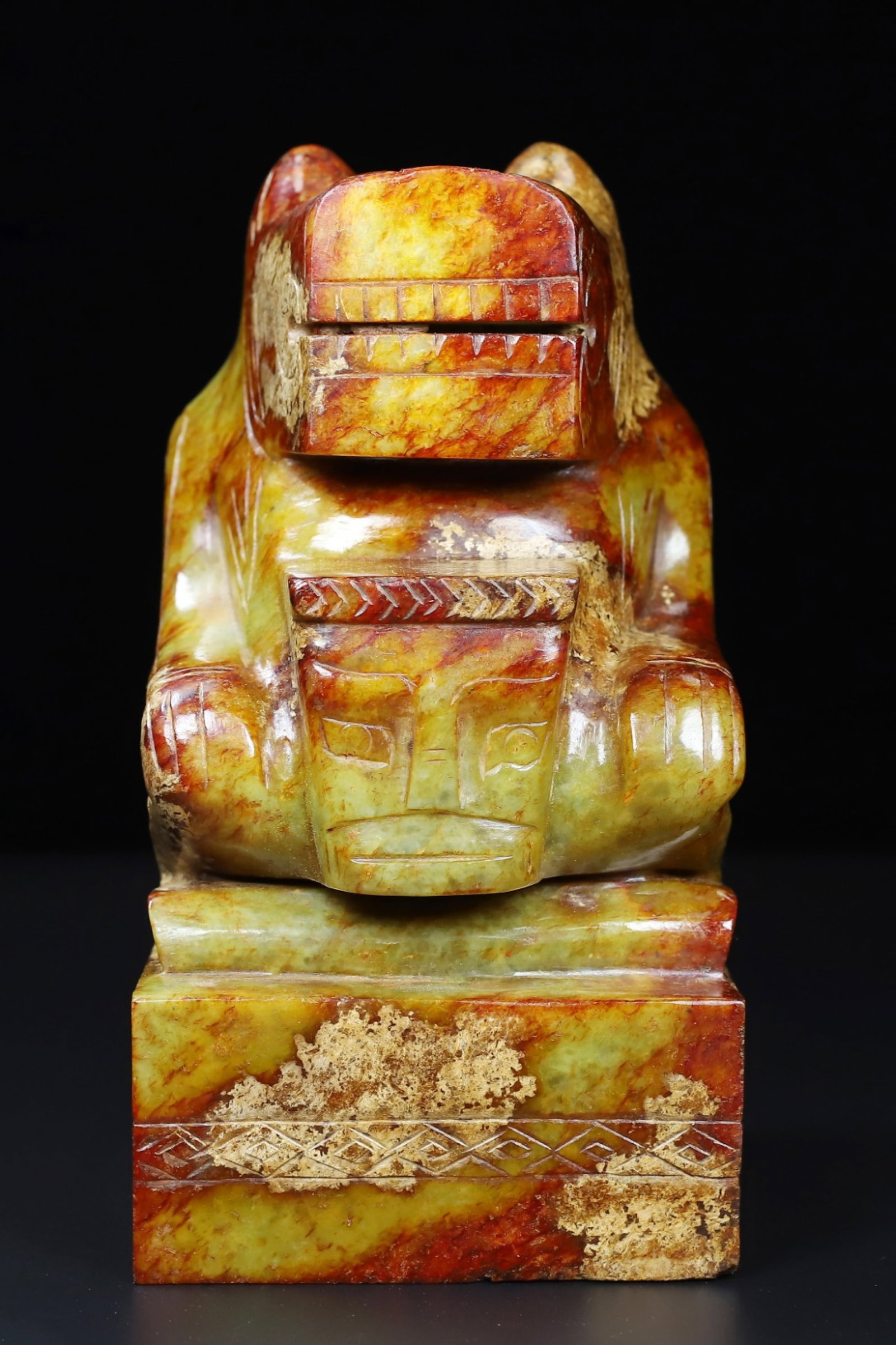 An Exquisite Archaic Jade Beer Seal: An Exquisite Archaic Jade Beer Seal,Ancient Time,China,with Mark,Size:4.1inx4.1inx7.9in,Weight:4.036kg 高古玉熊印章,中国远古时期