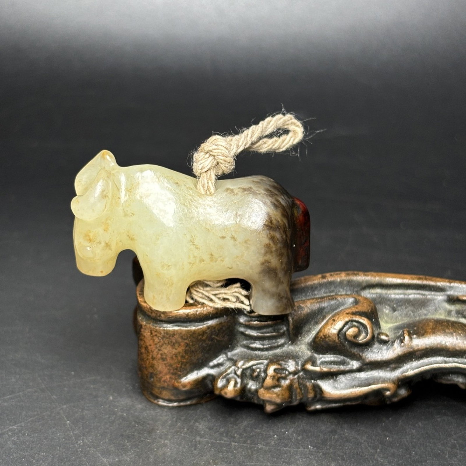 An Exquisite White Jade Buffalo Pendant: An Exquisite White Jade Buffalo Pendant,Qing Dynasty, China,Size:1.5inx0.9inx0.7in,Weight:23g 白玉牛挂件,中国清代