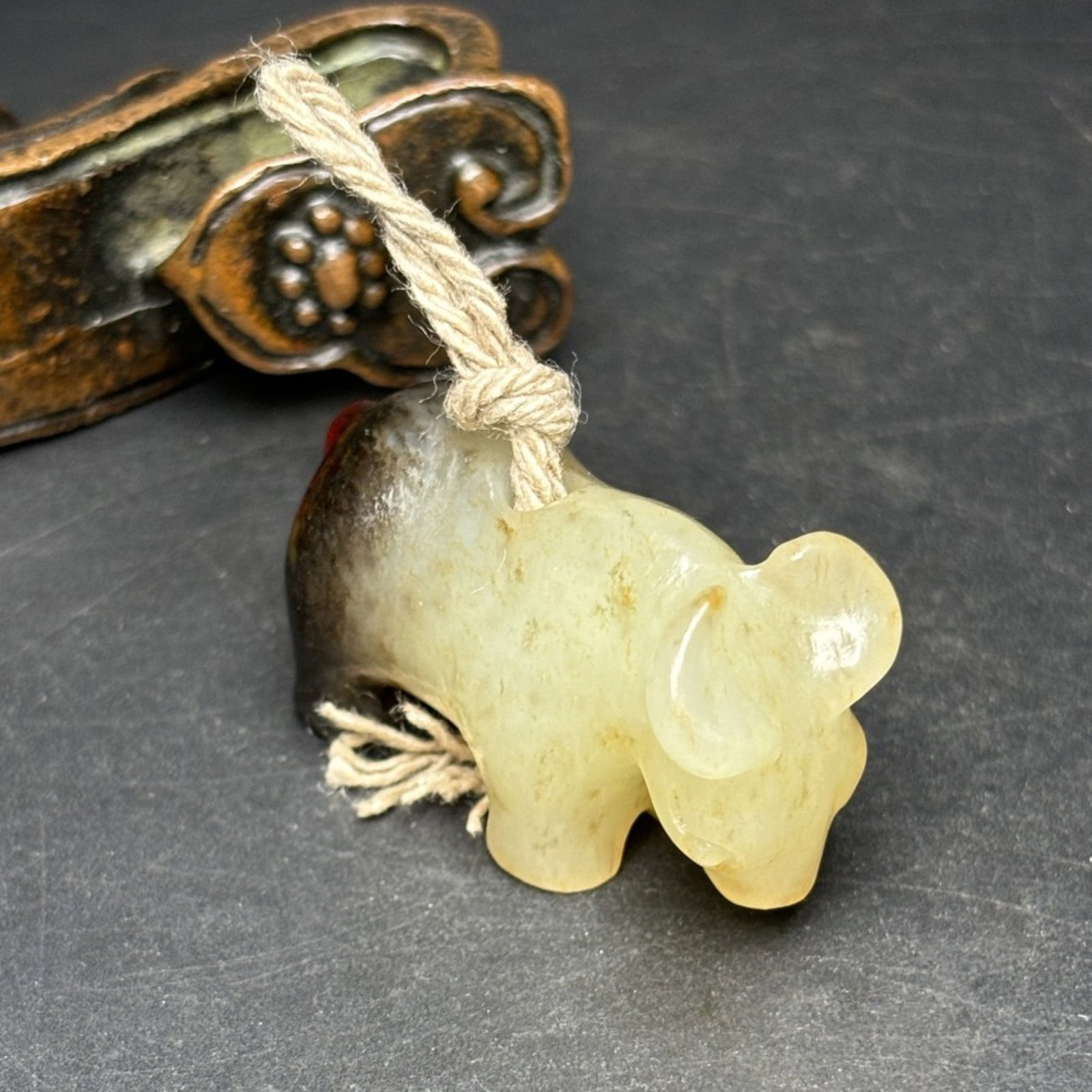 An Exquisite White Jade Buffalo Pendant - 7