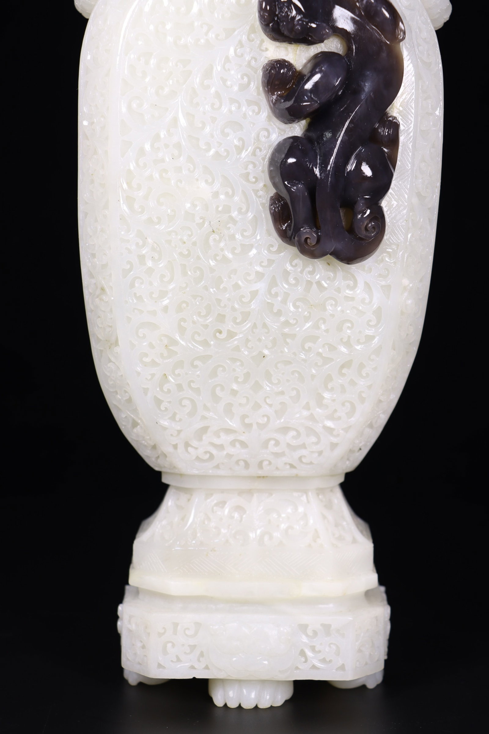 An Exquisite White Jade Shou-Character Pattern Bottle - 7