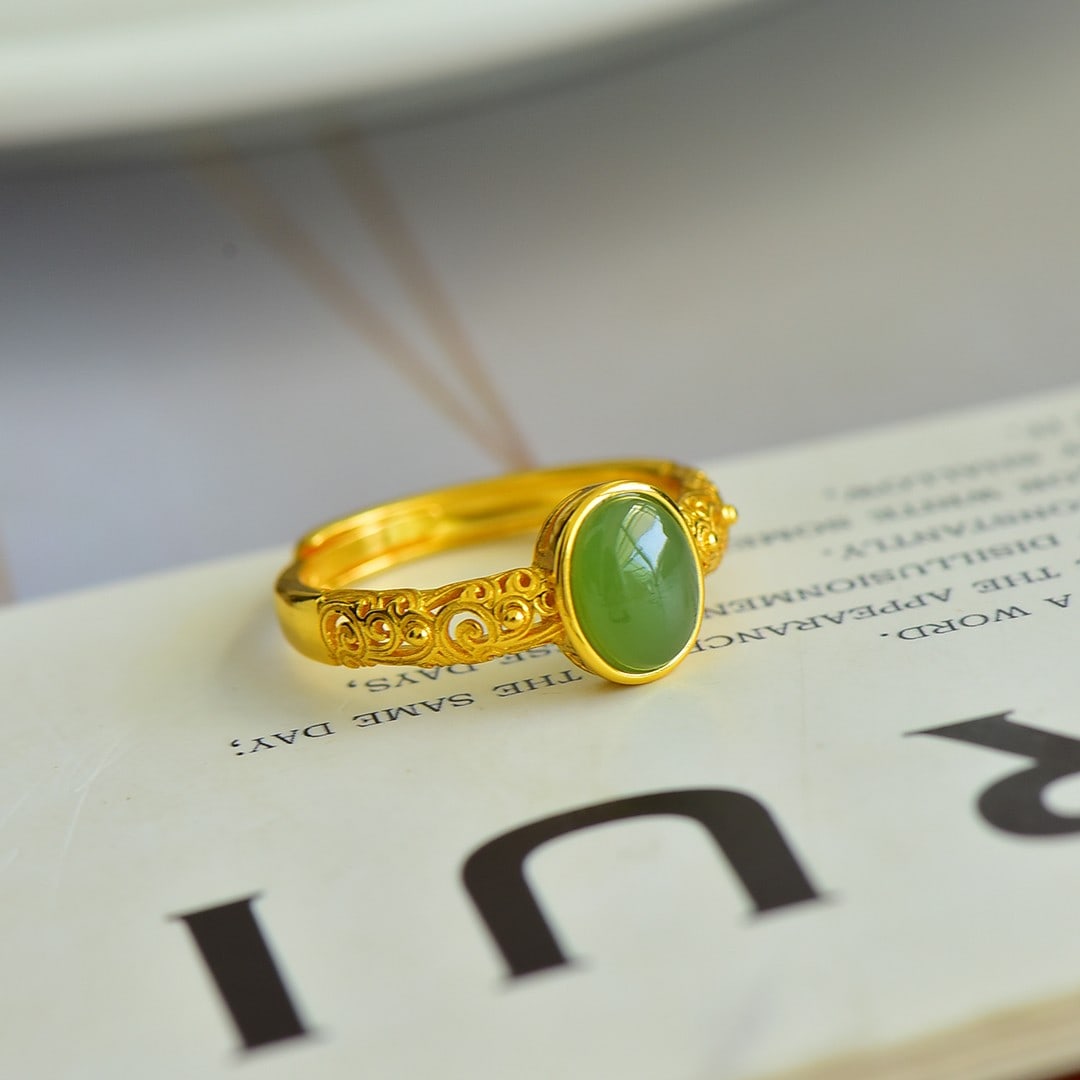 An Exquisite Sterling Silver-Gold Plated Inlaid Jasper Ring: An Exquisite Sterling Silver-Gold Plated Inlaid Jasper Ring,Size:0.2inx0.3in 纯银镀金镶碧玉戒指