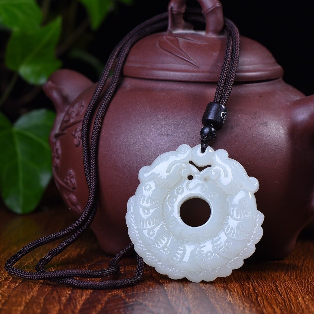 An Exquisite White Jade Beast Pattern Pendant - 5
