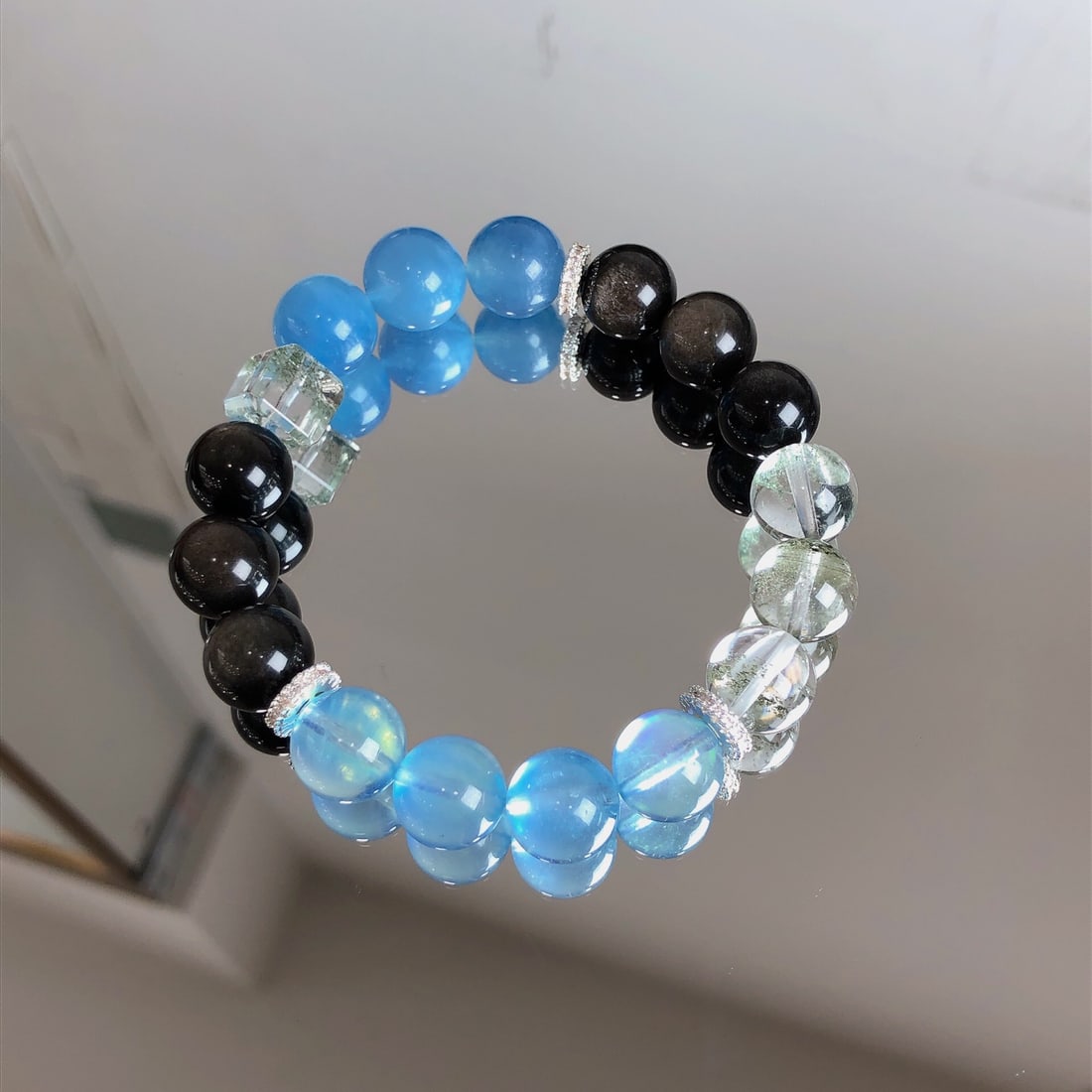 An Exquisite Crystal Bracelet - 2