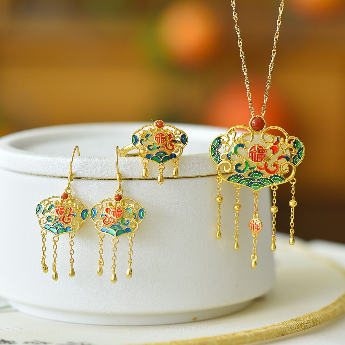 A Pair of Exquisite Sterling Silver-Gold Plated Inlaid White Jade Jewelrys: A Pair of Exquisite Sterling Silver-Gold Plated Inlaid White Jade Jewelrys 一对纯银镀金镶白玉首饰