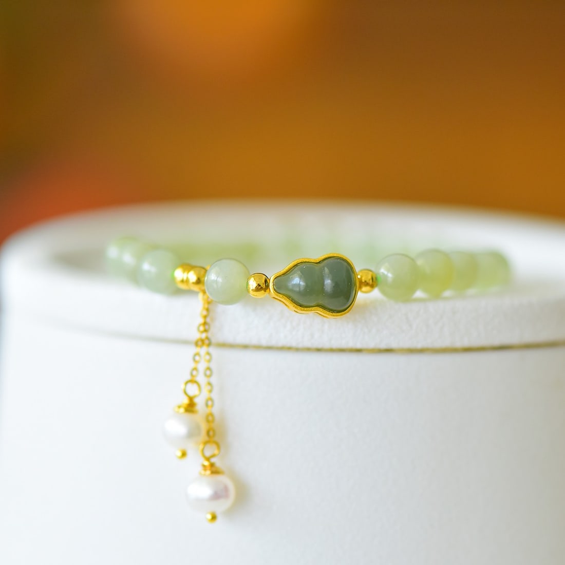 An Exquisite Sterling Silver-Gold Plated Inlaid White Jade Bracelet,Inlaid Pearl: An Exquisite Sterling Silver-Gold Plated Inlaid White Jade Bracelet,Inlaid Pearl,Size:0.2in 纯银镀金镶白玉手链,嵌珍珠