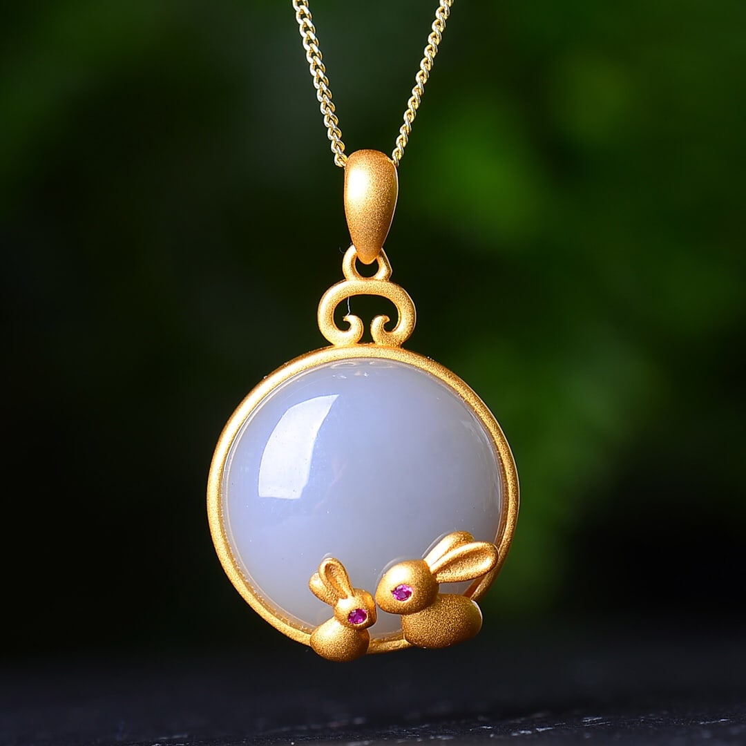 An Exquisite Sterling Silver-Gold Plated Inlaid White Jade Pendant: An Exquisite Sterling Silver-Gold Plated Inlaid White Jade Pendant,Size:0.7inx0.7in 纯银镀金镶白玉吊坠