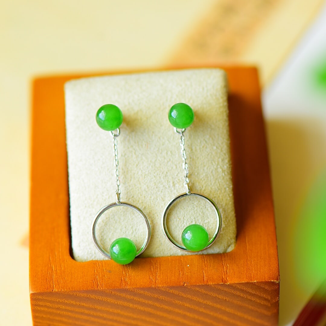 A Pair of Exquisite Sterling Silver Inlaid Jasper Earrings: A Pair of Exquisite Sterling Silver Inlaid Jasper Earrings,Size:0.5inx1.4in 一对纯银镶碧玉耳环