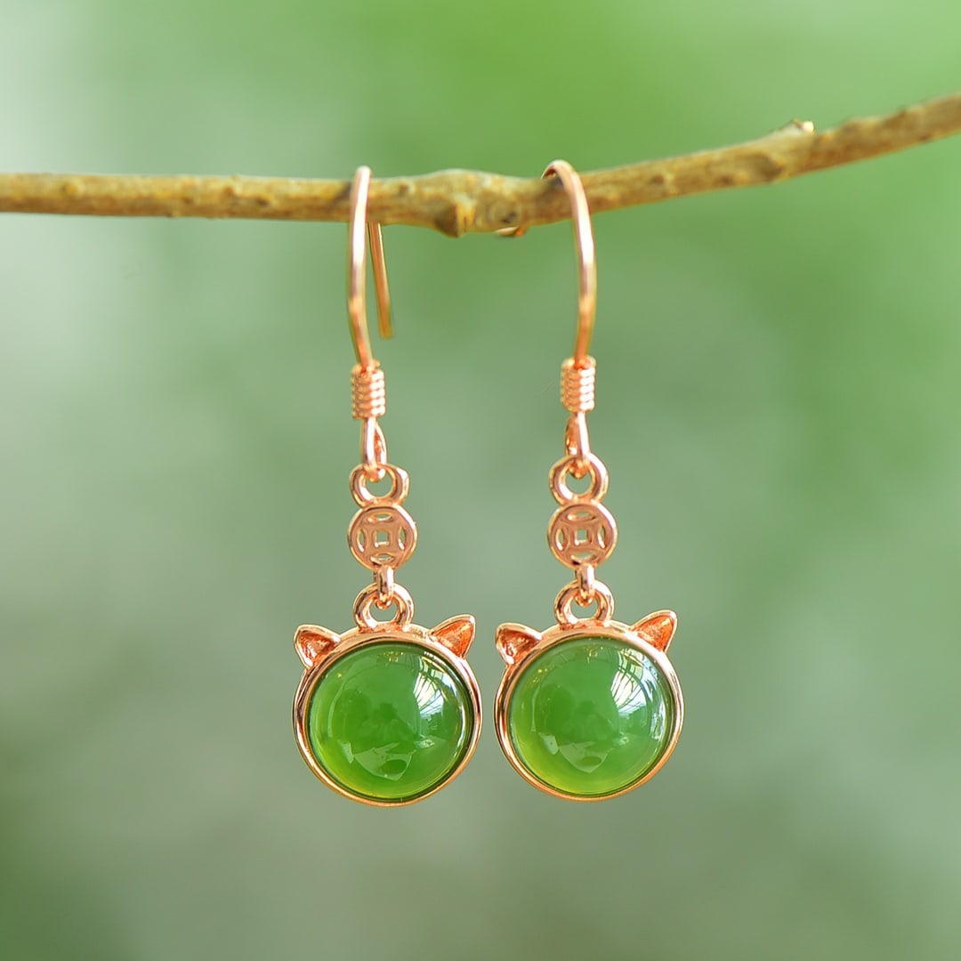 A Pair of Exquisite Sterling Silver-Gold Plated Inlaid Jasper Earrings: A Pair of Exquisite Sterling Silver-Gold Plated Inlaid Jasper Earrings 一对纯银镀金镶碧玉耳环