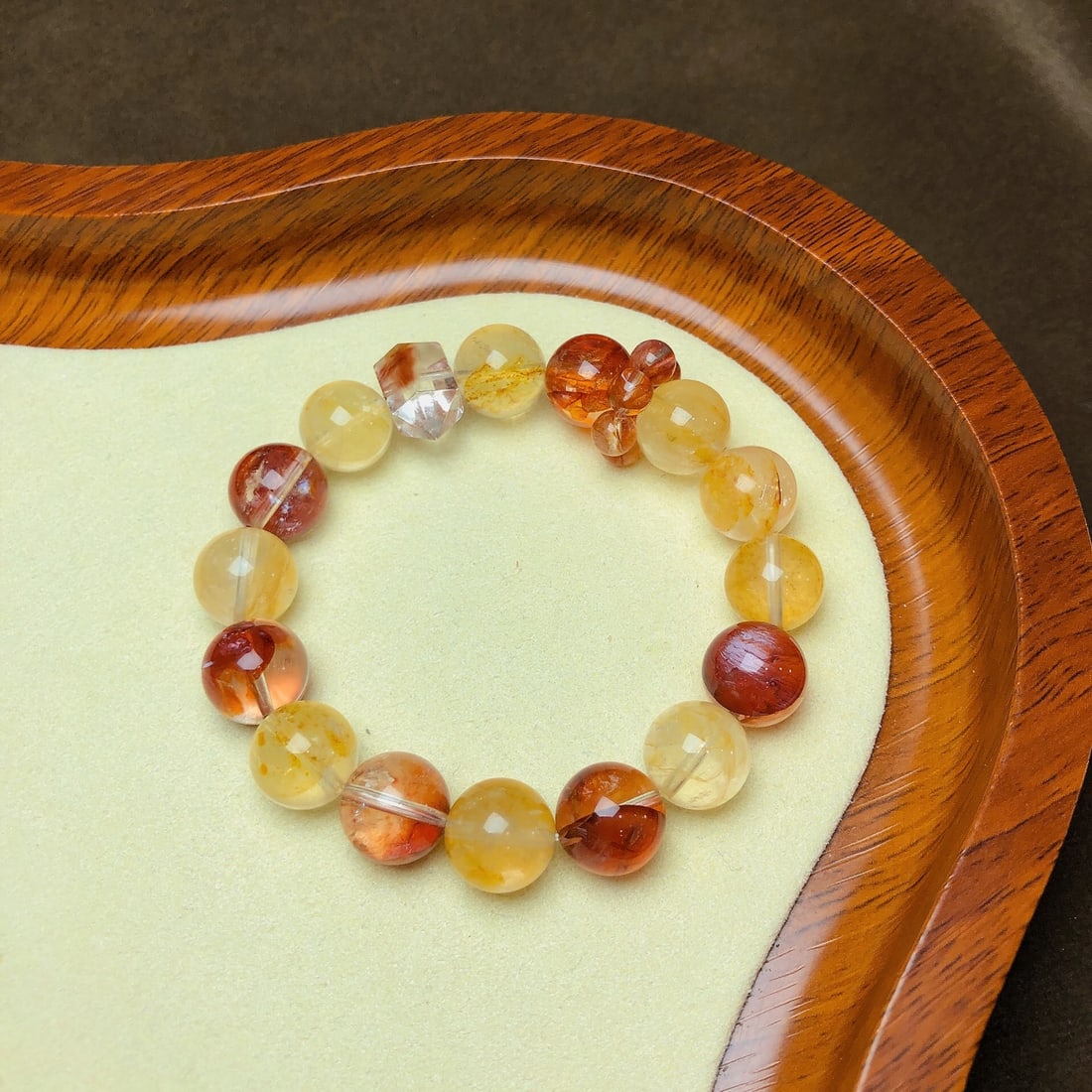 An Exquisite Crystal Bracelet: An Exquisite Crystal Bracelet,Size:0.5in,Weight:36.6g 水晶手串