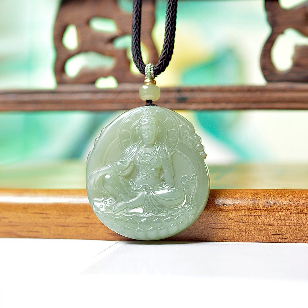 An Exquisite Greenish Jade Statue of Avalokitesvara Pendant: An Exquisite Greenish Jade Statue of Avalokitesvara Pendant,Size:1.9inx2in 青玉观音像挂件