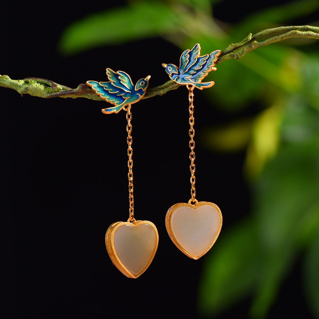 A Pair of Exquisite Sterling Silver-Gold Plated Inlaid White Jade Enamel Earrings: A Pair of Exquisite Sterling Silver-Gold Plated Inlaid White Jade Enamel Earrings,Size:0.5inx0.5in 一对纯银镀金镶白玉珐琅耳Ĩ