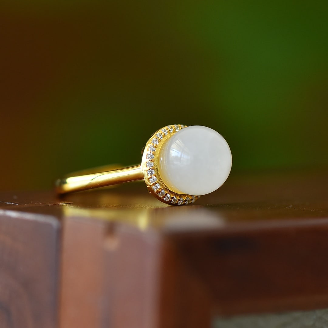 An Exquisite Sterling Silver-Gold Plated Inlaid White Jade Ring: An Exquisite Sterling Silver-Gold Plated Inlaid White Jade Ring, 纯银镀金镶白玉戒指