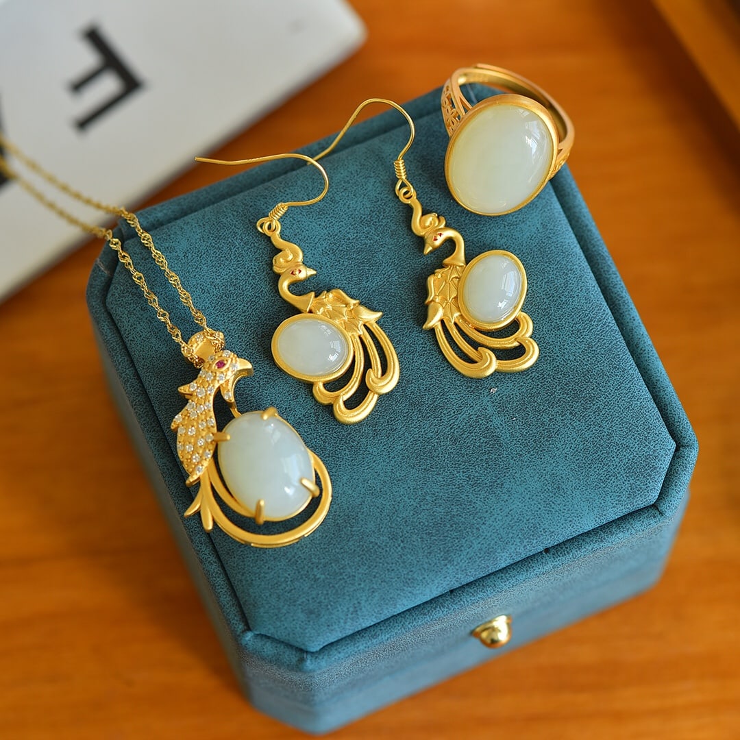 A Set of Fine Sterling Silver-Gold Plated Inlaid White Jade Jewelrys: A Set of Fine Sterling Silver-Gold Plated Inlaid White Jade Jewelrys,Size:0.5inx0.6in,0.3inx0.4in,0.5inx0.7in 一套纯银镀金镶白玉首饰