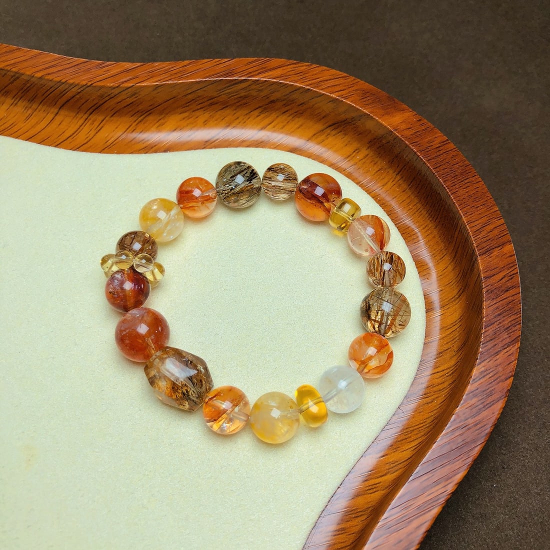 An Exquisite Crystal Bracelet: An Exquisite Crystal Bracelet,Size:0.5in,Weight:35.2g 水晶手串