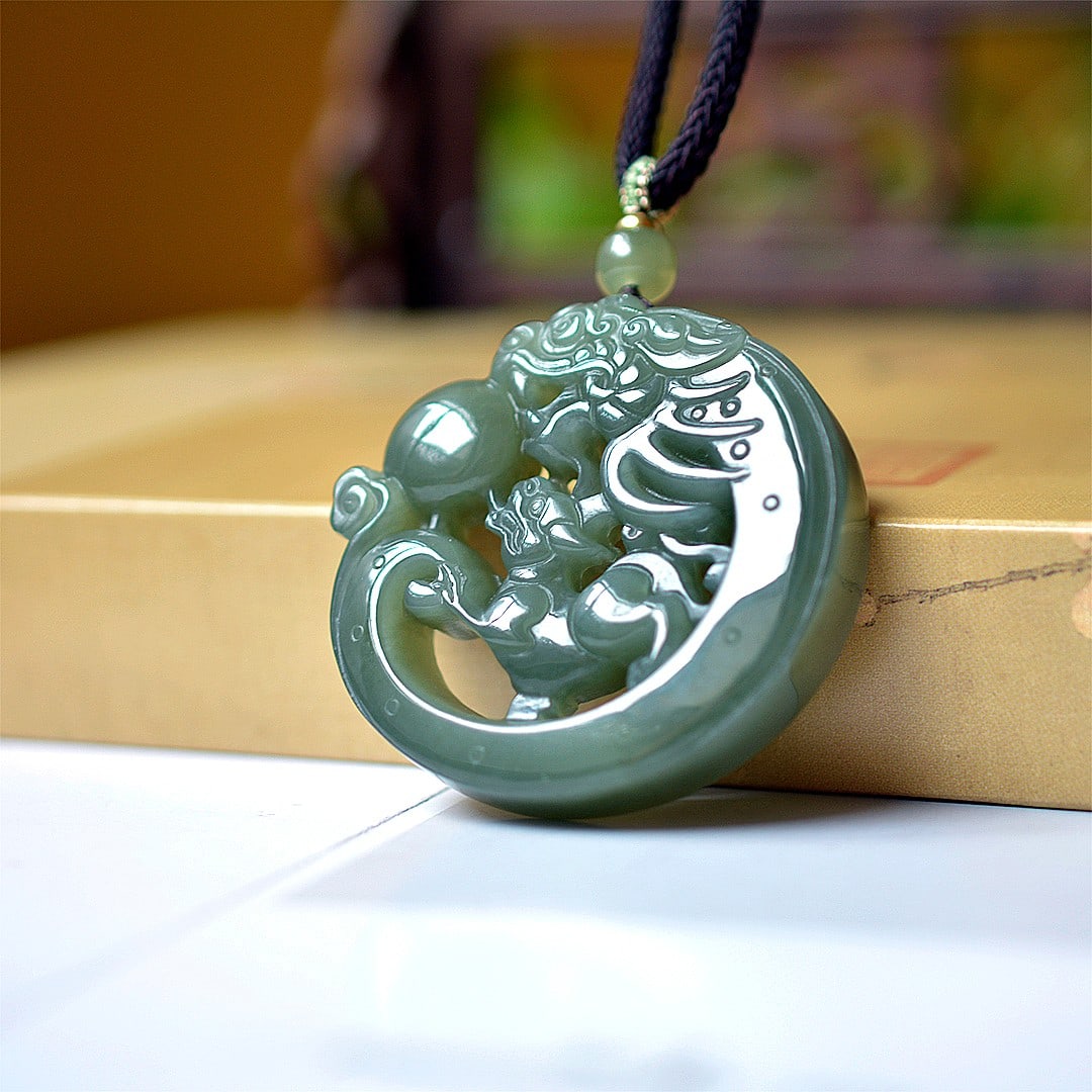 An Exquisite Greenish Jade Dragon Pattern Pendant - 2