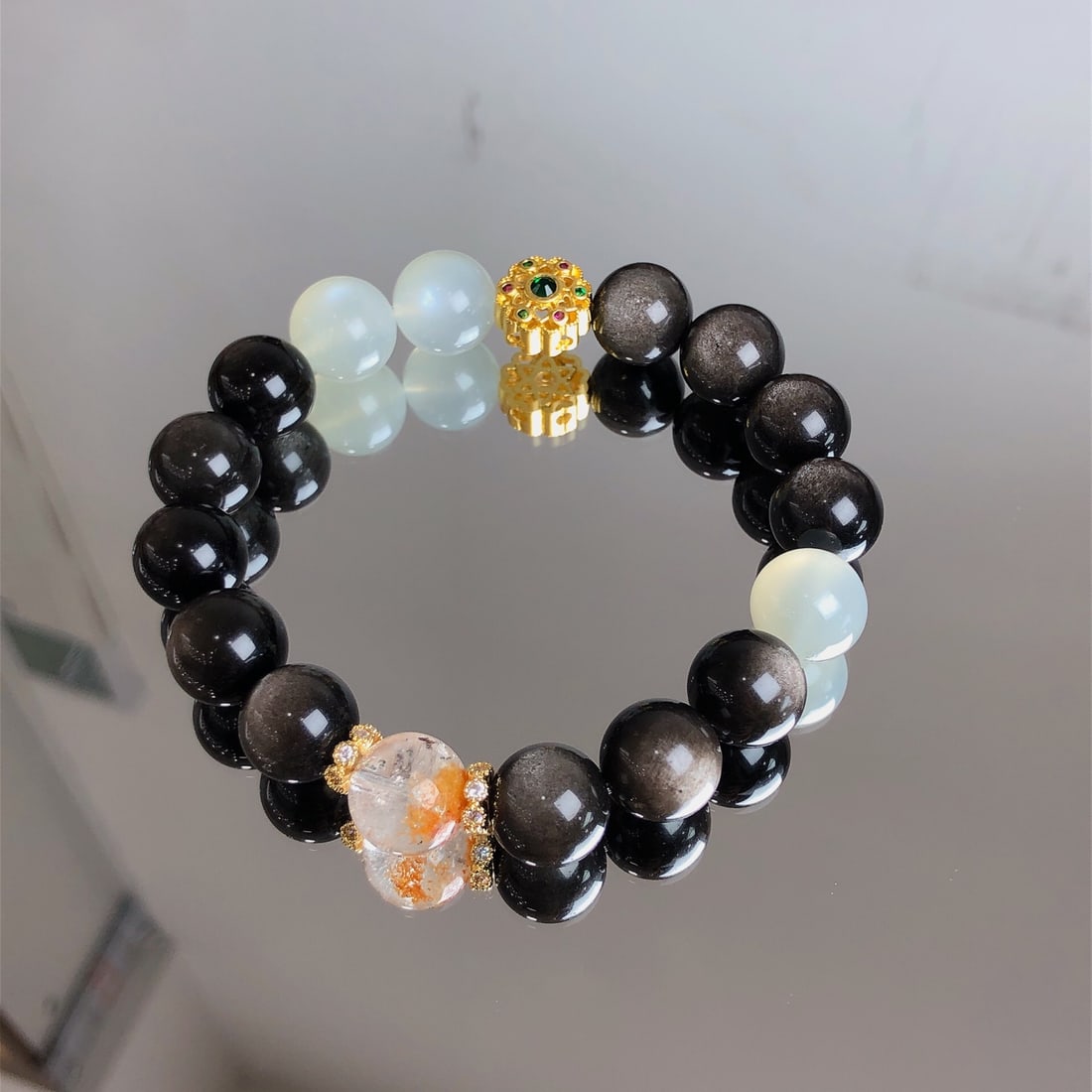 An Exquisite Crystal Bracelet - 2