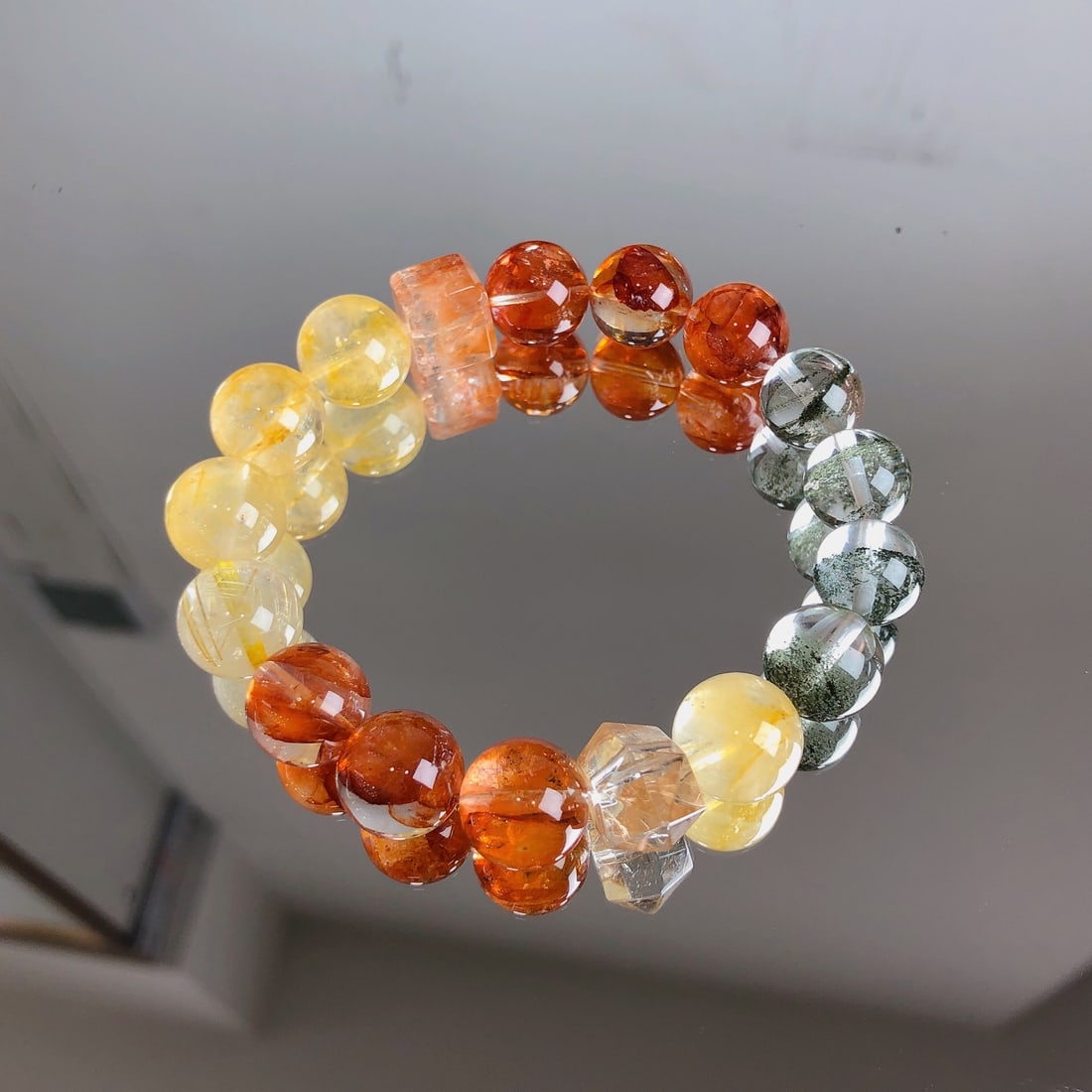 An Exquisite Crystal Bracelet - 2