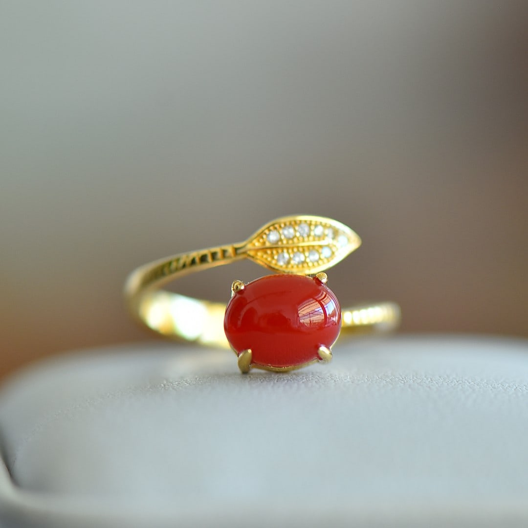 An Exquisite Sterling Silver-Gold Plated Inlaid Agate Ring: An Exquisite Sterling Silver-Gold Plated Inlaid Agate Ring,Size:0.3inx0.4in 纯银镀金镶玛瑙戒指