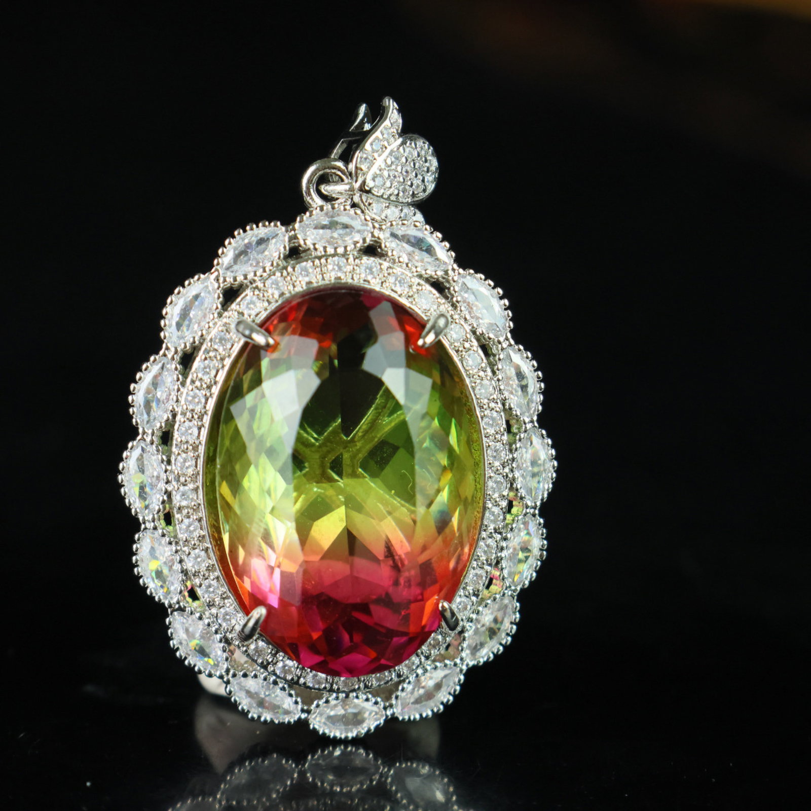 An Exquisite Pendant: An Exquisite Pendant,Size:1.2inx0.8inx0.5in 一个精美的吊坠