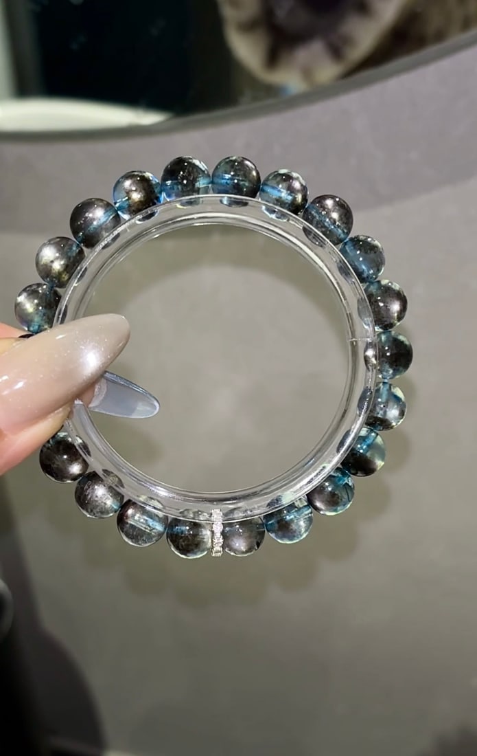 An Exquisite Aquamarine Bracelet: An Exquisite Aquamarine Bracelet,Size:0.3in,Weight:20g 海蓝宝手串