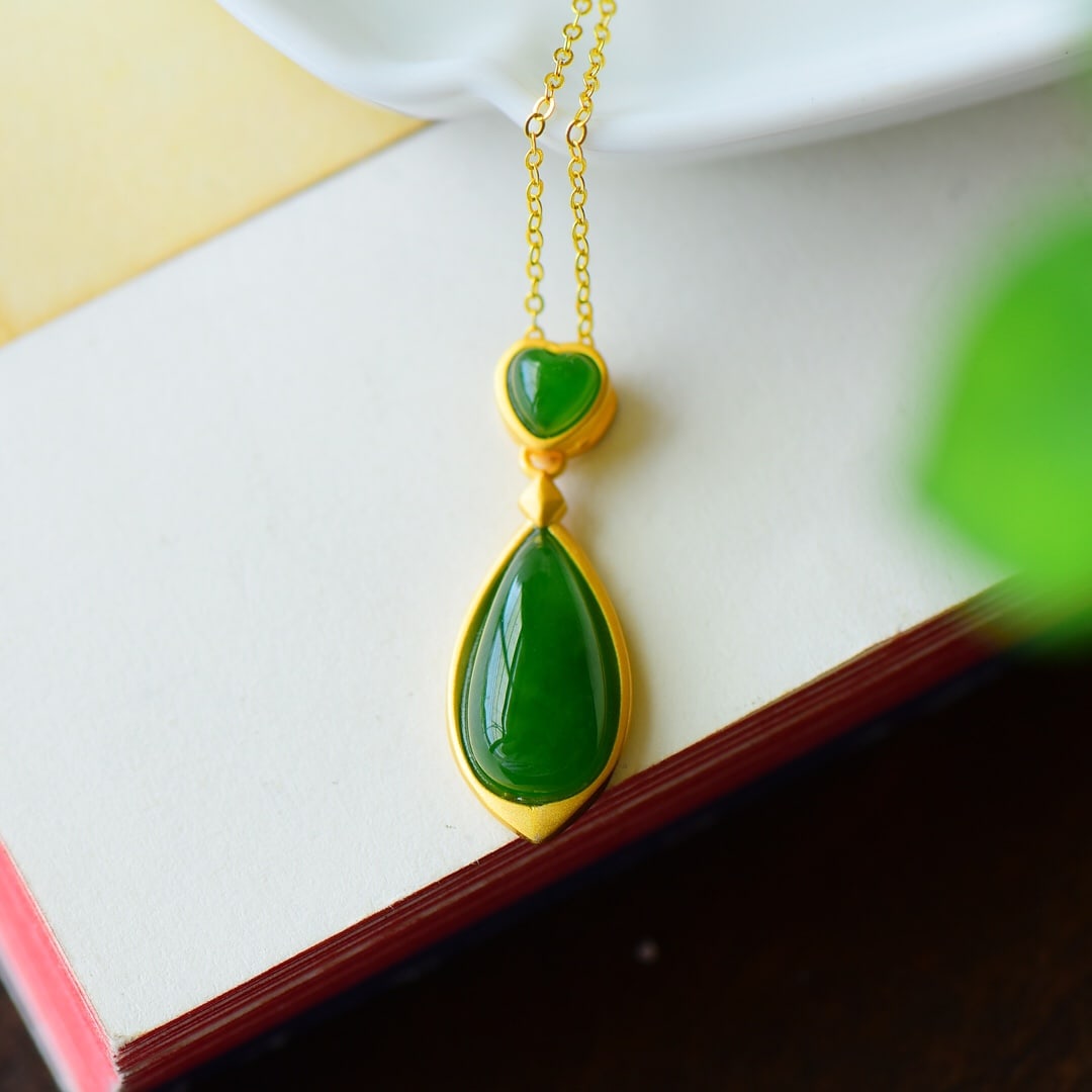 An Exquisite Sterling Silver-Gold Plated Inlaid Jasper Necklace: An Exquisite Sterling Silver-Gold Plated Inlaid Jasper Necklace,Size:0.4inx1.2in 纯银镀金镶碧玉项链