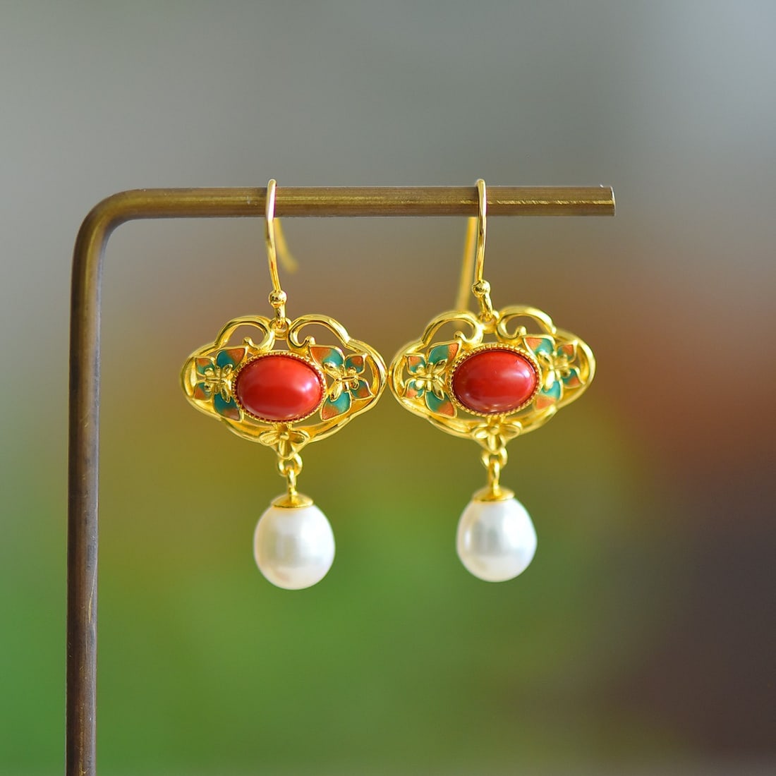 A Pair of Exquisite Sterling Silver-Gold Plated Inlaid Cinnabar Earrings,Inlaid Pearls: A Pair of Exquisite Sterling Silver-Gold Plated Inlaid Cinnabar Earrings,Inlaid Pearls,Size:0.2inx0.3in 寓意:福气满满,吉祥如意
