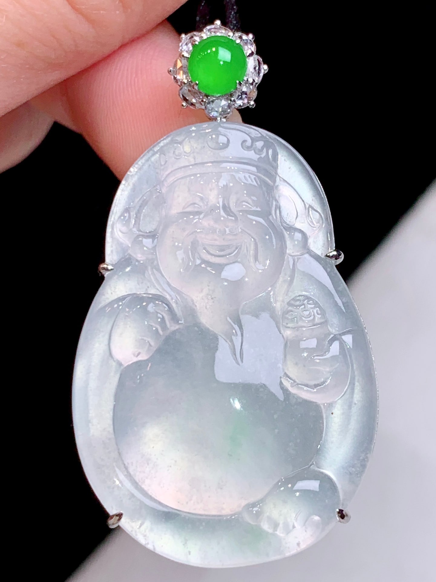 An Exquisite 18k Gold Diamond Inlaid Jadeite Pendant: An Exquisite 18k Gold Diamond Inlaid Jadeite Pendant,Size(Loose Stone):1.4inx1inx0.2in 18k金钻镶嵌翡翠吊坠