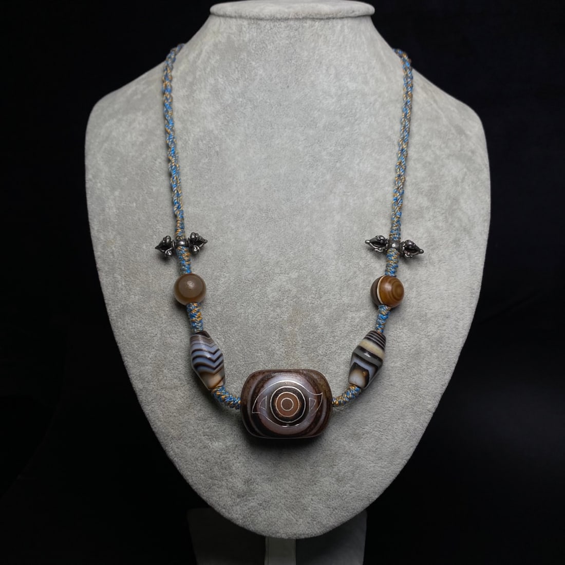 A Precious Agate Necklace - 7