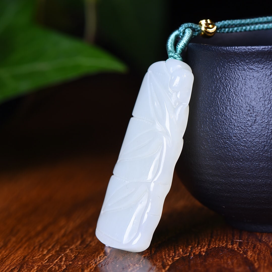 An Exquisite White Jade Pendant - 2
