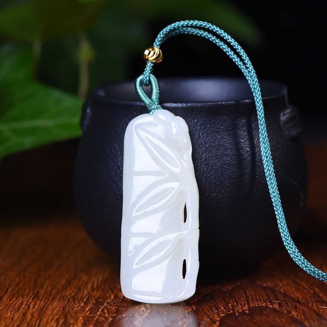 An Exquisite White Jade Pendant - 3