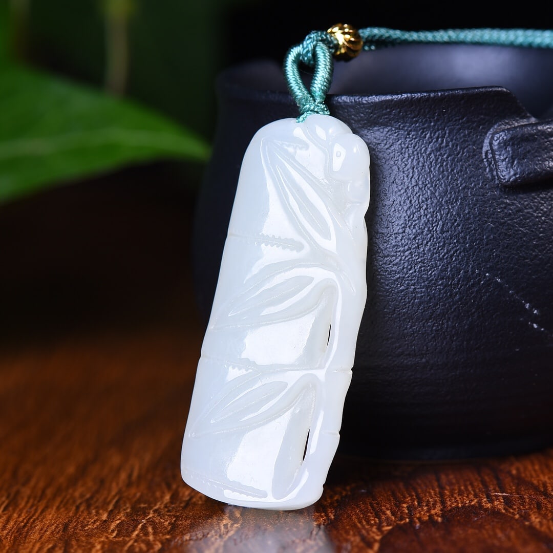 An Exquisite White Jade Pendant - 4